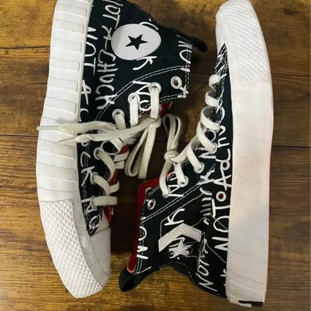 Converse Chuck Taylor bundle size 7.5 mens  and 8 mens